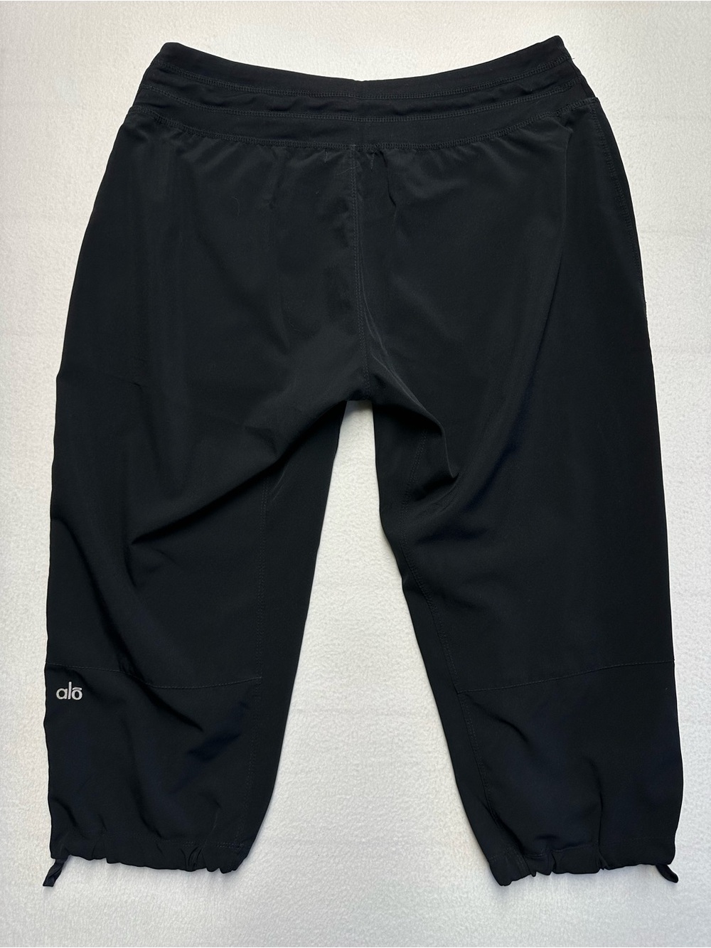 Alo Yoga Women’s Black Cropped Capri Jogger Pants Zip Pockets Drawstring M